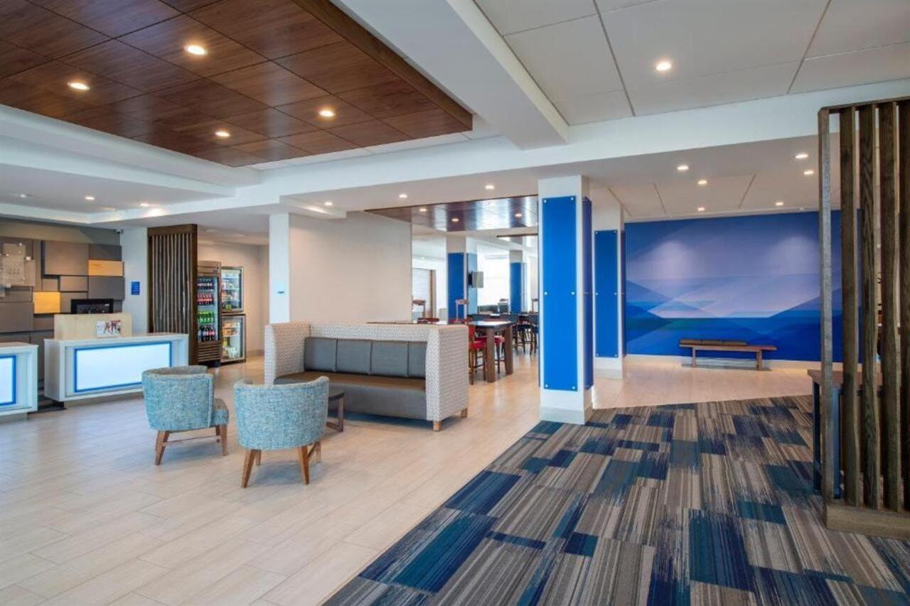 Holiday Inn Express & Suites Kelowna - East By Ihg מראה חיצוני תמונה