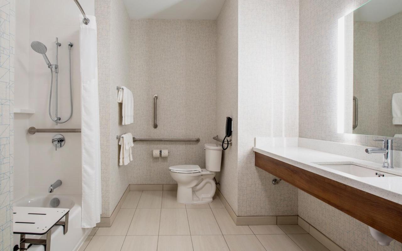 Holiday Inn Express & Suites Kelowna - East By Ihg מראה חיצוני תמונה
