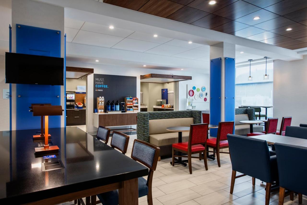 Holiday Inn Express & Suites Kelowna - East By Ihg מראה חיצוני תמונה
