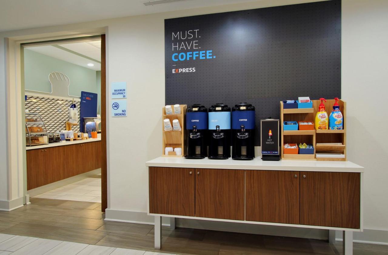 Holiday Inn Express & Suites Kelowna - East By Ihg מראה חיצוני תמונה